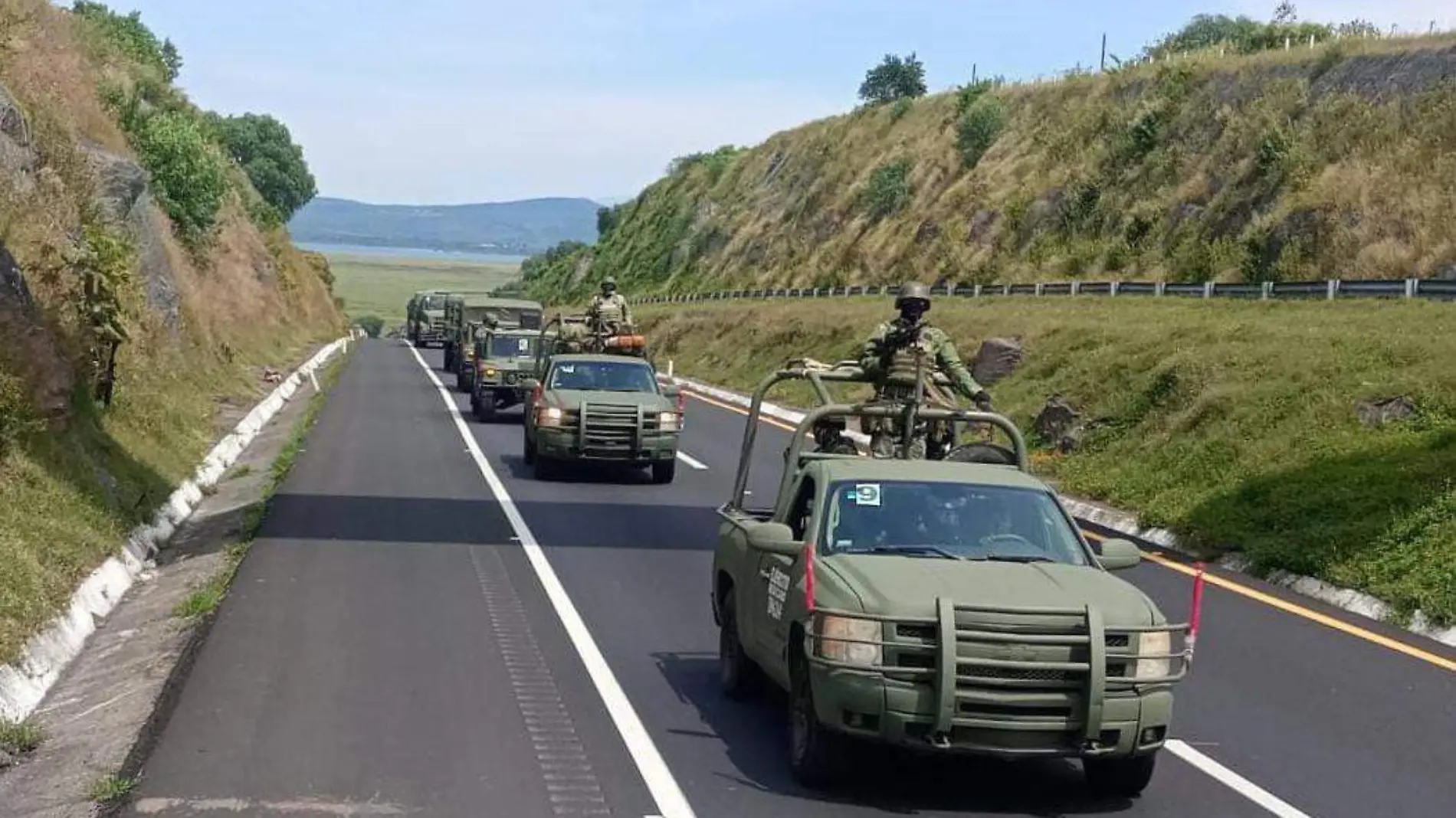 Patrullas del ejército en carretera